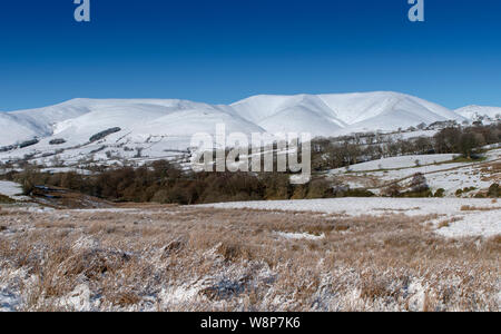 Howgill Fells visto da Garsdale, guardando verso York e Cautley, coperto di neve. Yorkshire Dales National Park, Cumbria. Foto Stock