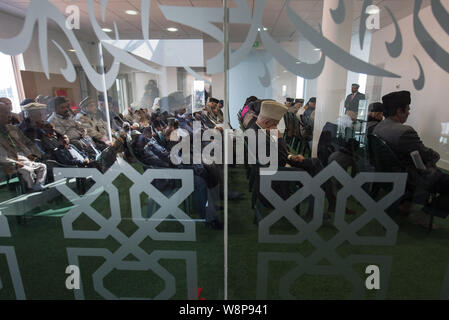 Baitul Futuh moschea, Morden, Londra, Regno Unito. 2° ottobre 2015. Morden's Baitul Futuh moschea, ha aperto le sue porte a migliaia di fedeli musulmani per venerdì Foto Stock