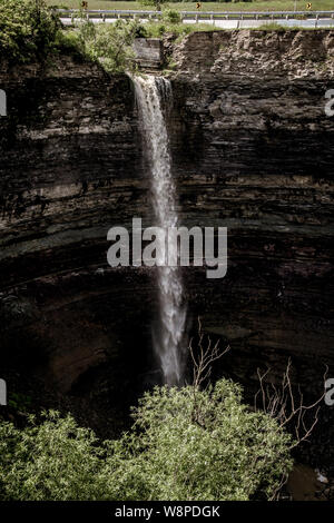 Un viaggio per il Devil's Punch Bowl in Ontario, Canada in estate Foto Stock