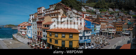 Vista panoramica di Cudillero. Asturias, Spagna Foto Stock