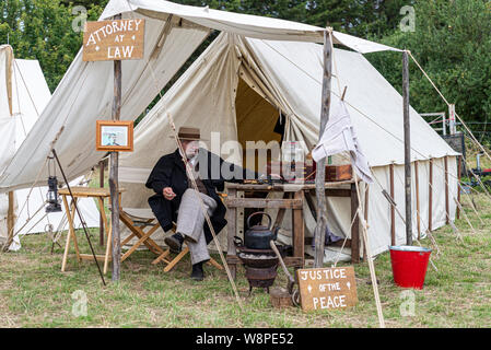 Echi di storia militare a mostra Purleigh, il Regno Unito ha organizzato dalla Essex Storico veicolo militare associazione. Spearfish Creek West Americano attorney Foto Stock