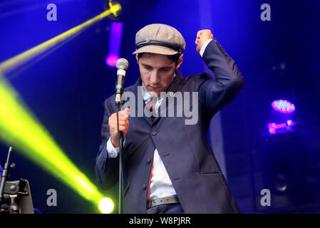 Rochdale, Regno Unito. 10 Agosto, 2019. La Northern Soultrain eseguendo l'annuale si sentono bene Festival, Rochdale, Regno Unito. Credito: Barbara Cook/Alamy Live News Foto Stock