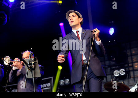 Rochdale, Regno Unito. 10 Agosto, 2019. La Northern Soultrain eseguendo l'annuale si sentono bene Festival, Rochdale, Regno Unito. Credito: Barbara Cook/Alamy Live News Foto Stock