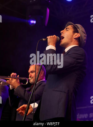 Rochdale, Regno Unito. 10 Agosto, 2019. La Northern Soultrain eseguendo l'annuale si sentono bene Festival, Rochdale, Regno Unito. Credito: Barbara Cook/Alamy Live News Foto Stock