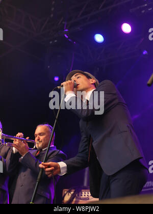 Rochdale, Regno Unito. 10 Agosto, 2019. La Northern Soultrain eseguendo l'annuale si sentono bene Festival, Rochdale, Regno Unito. Credito: Barbara Cook/Alamy Live News Foto Stock