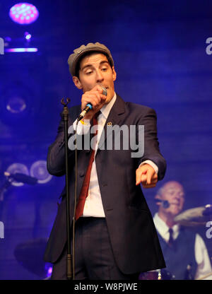 Rochdale, Regno Unito. 10 Agosto, 2019. La Northern Soultrain eseguendo l'annuale si sentono bene Festival, Rochdale, Regno Unito. Credito: Barbara Cook/Alamy Live News Foto Stock