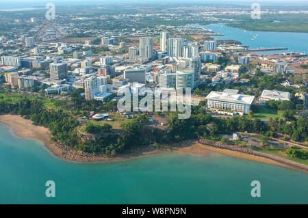 La città di Darwin città capitale del Territorio Settentrionale dell Australia, vista dall'aria. Foto Stock