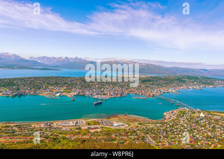 Vista superiore della città di Tromso dal Monte Storsteinen. Norvegia Foto Stock