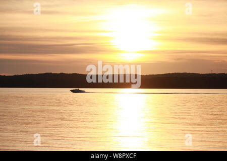 Sequenza di tramonto sul lago dalla stessa vantage point Foto Stock