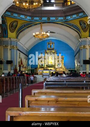 Le statue della Vergine Maria si trova all' interno della Nostra Signora della chiesa Manaoag a La Union Filippine Foto Stock