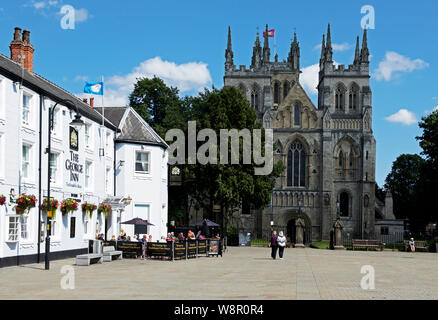 Il George Inn e abbey, Selby, North Yorkshire, Inghilterra, Regno Unito Foto Stock