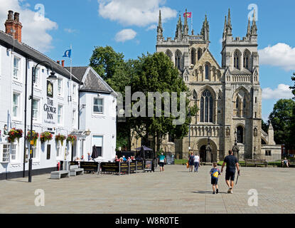 Il George Inn e abbey, Selby, North Yorkshire, Inghilterra, Regno Unito Foto Stock