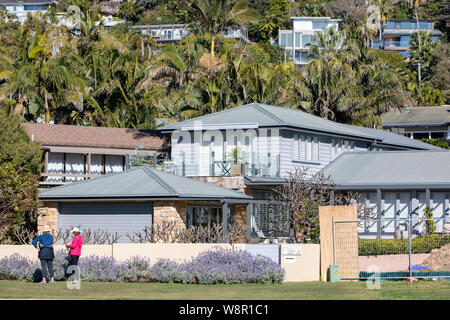 Grandi case di costosi nel benestante sobborgo sulla spiaggia di Palm Beach,Sydney, Nuovo Galles del Sud, Australia Foto Stock