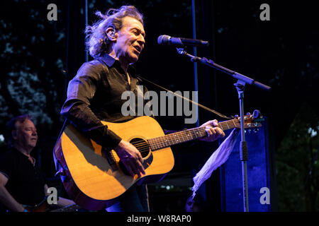 A Mülheim an der Ruhr, Germania. 10 Ago, 2019. Cantante britannico Albert Hammond suona presso Ruhrbühne 2019 come parte del suo libro dei Canti di Tour. Credito: Immagini vibranti/Alamy Live News Foto Stock