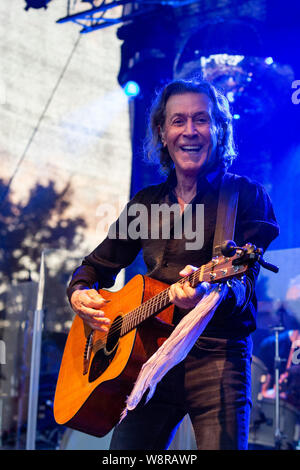 A Mülheim an der Ruhr, Germania. 10 Ago, 2019. Cantante britannico Albert Hammond suona presso Ruhrbühne 2019 come parte del suo libro dei Canti di Tour. Credito: Immagini vibranti/Alamy Live News Foto Stock