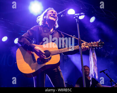 A Mülheim an der Ruhr, Germania. 10 Ago, 2019. Cantante britannico Albert Hammond suona presso Ruhrbühne 2019 come parte del suo libro dei Canti di Tour. Credito: Immagini vibranti/Alamy Live News Foto Stock