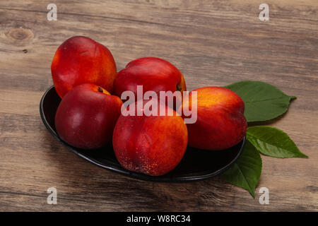 Dolce gustoso mature pochi nettarine frutto Foto Stock