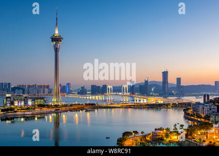 Macao skyline della città di notte Foto Stock