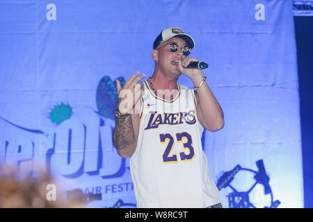 Berlino, Germania. 10 Ago, 2019. Pietro Lombardi al Schlager-Olymp Aria aperta a Im Freizeit- und Erholungspark Berlin Lübars Credito: Georg Wenzel/dpa-Zentralbild/ZB/dpa/Alamy Live News Foto Stock