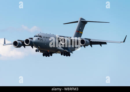 Un Boeing C-17 Globemaster III dal 452nd Aria Mobilità ala della United States Air Force a Volkel airbase nei Paesi Bassi. Foto Stock