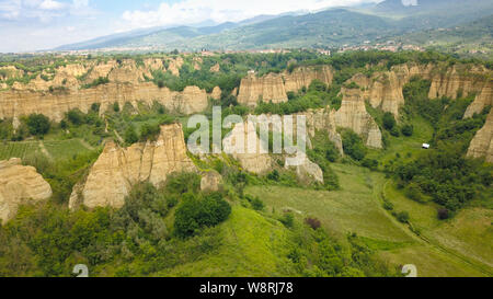 Vista aerea del Le Balze canyon paesaggio in Valdarno, Italia Foto Stock