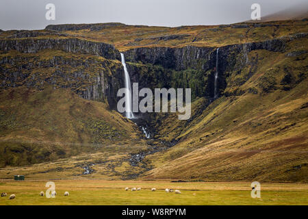 Grundarfoss, Cascata in Islanda vicino Grundarfjordur Foto Stock