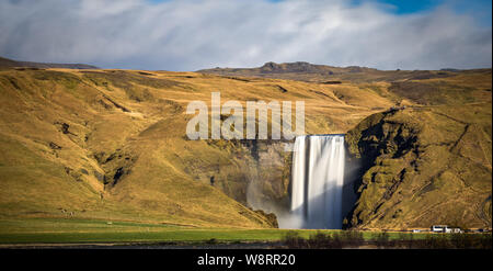 Skogafoss, la più alta cascata nel sud dell'Islanda Foto Stock