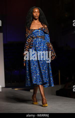 Londra, Regno Unito. 10 Agosto, 2019. Londra, Regno Unito. 10 Ago, 2019. Moda africana settimana Londra 2019 #AFWL2019 - Giorno 2 a i Freemasons Hall il 10 agosto 2019, Londra, Regno Unito. Credito: Picture Capital/Alamy Live News Credit: capitale dell'immagine/Alamy Live News Foto Stock