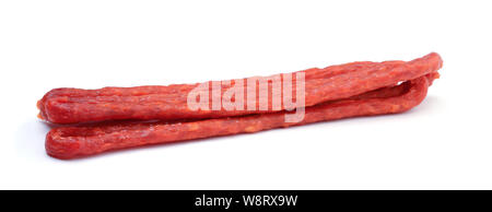 Salsicce affumicate isolati su sfondo bianco. Foto Stock