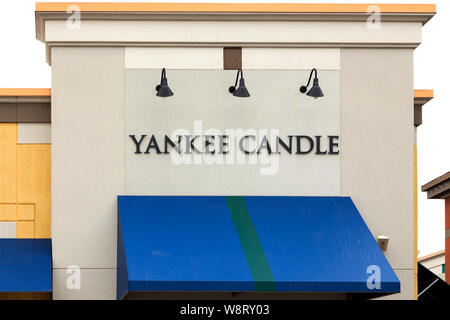 MAPLE GROVE, MN/STATI UNITI D'America - 16 gennaio 2015: Yankee Candle store esterno. Lo Yankee Candle Company è un produttore americano e rivenditore di sc Foto Stock