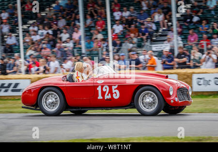 1950 Ferrari 166 MM Barchetta con driver Sally Mason-Styrron al 2019 Goodwood Festival of Speed, Sussex, Regno Unito. Foto Stock