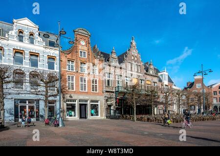 Case storiche al Grote Markt, la piazza del mercato nel centro storico della città di Haarlem, provincia Olanda Settentrionale, Olanda, Paesi Bassi Foto Stock