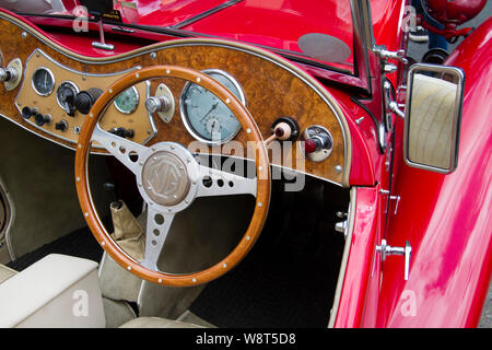 Cruscotto di un MG TC dal 1940s, Germania. Armaturenbrett eines MG TC aus den 1940er Jahren, Deutschland. Foto Stock