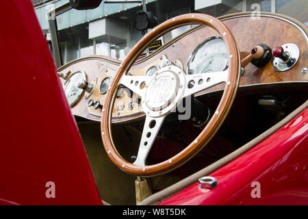 Cruscotto di un MG TC dal 1940s, Germania. Armaturenbrett eines MG TC aus den 1940er Jahren, Deutschland. Foto Stock