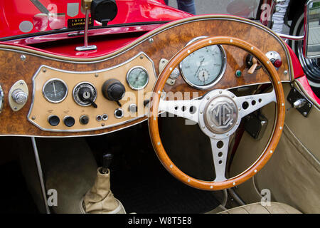 Cruscotto di un MG TC dal 1940s, Germania. Armaturenbrett eines MG TC aus den 1940er Jahren, Deutschland. Foto Stock