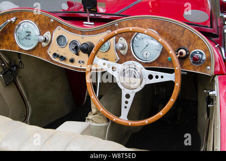 Cruscotto di un MG TC dal 1940s, Germania. Armaturenbrett eines MG TC aus den 1940er Jahren, Deutschland. Foto Stock