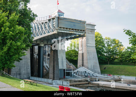 Peterborough Blocco di sollevamento è una vita in barca sul canale di Trento in Peterbourough Ontario Canada Foto Stock