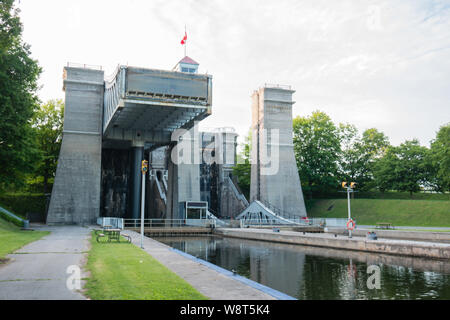 Peterborough Blocco di sollevamento è una vita in barca sul canale di Trento in Peterbourough Ontario Canada Foto Stock