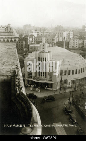 [ 1930 Giappone - TITOLO ] - La Figa di Hibiya Gekijo (日比谷映画劇場, Hibiya Movie Theater) a Yurakucho, Chiyodaku, Tokyo. Progettato da Mikishi Abe (阿部美樹志, 1883-1965) e gestiti da Toho Co. Ltd. (東宝株式会社), l'edificio è stato inaugurato il 1 febbraio 1934. È stato chiuso nel 1984 Showa (59). Xx secolo gelatina vintage silver stampa. Foto Stock