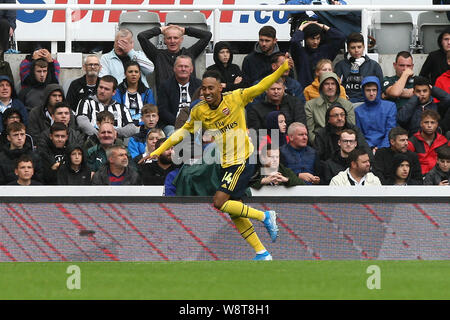 Newcastle, Regno Unito. 11 Ago, 2019. Dell'Arsenal Aubameyang Pierre-Emerick punteggio celebra il suo lato del primo obiettivo durante il match di Premier League fra Newcastle United e Arsenal presso il St James Park, Newcastle domenica 11 agosto 2019. (Credit: Steven Hadlow | MI News) solo uso editoriale, è richiesta una licenza per uso commerciale. La fotografia può essere utilizzata solo per il giornale e/o rivista scopi editoriali: Credito MI News & Sport /Alamy Live News Foto Stock