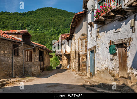 Villaggio di Pembes, Puerto de Pembes area, Macizo Central (Macizo Los Urrieles) in Picos de Europa, Cantabria, SPAGNA Foto Stock