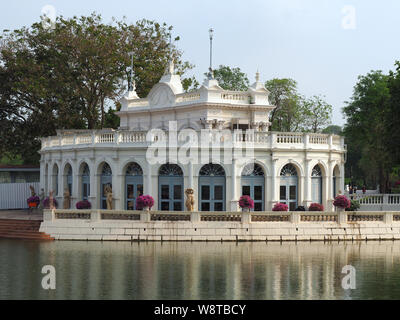 Devaraj-Kunlai Gate, Bang Pa-In Royal Palace, Thailandia, Asia Foto Stock