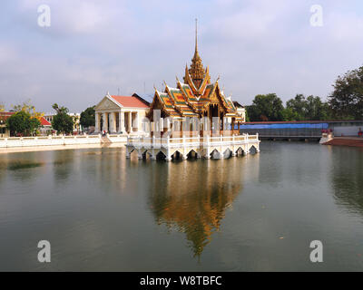 Aisawan Dhiphya-Asana padiglione flottante, Bang Pa-In Royal Palace, Thailandia, Asia Foto Stock