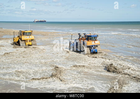 Bacton e Walcott sandscaping erosione costiera protezione, Bacton, Norfolk, Inghilterra, Regno Unito 11 agosto 2019 Foto Stock