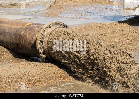 Bacton e Walcott sandscaping erosione costiera protezione, Bacton, Norfolk, Inghilterra, Regno Unito 11 agosto 2019 Foto Stock