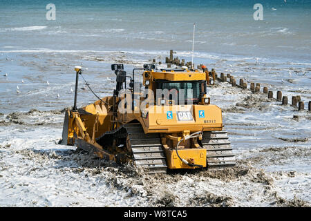 Bacton e Walcott sandscaping erosione costiera protezione, Bacton, Norfolk, Inghilterra, Regno Unito 11 agosto 2019 Foto Stock