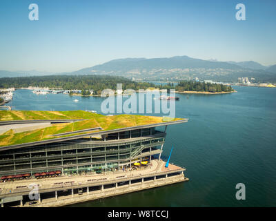 Una veduta aerea del tetto verde dell'edificio a ovest del Vancouver Convention Center (Vancouver Convention Center) in Vancouver, British Columbia. Foto Stock