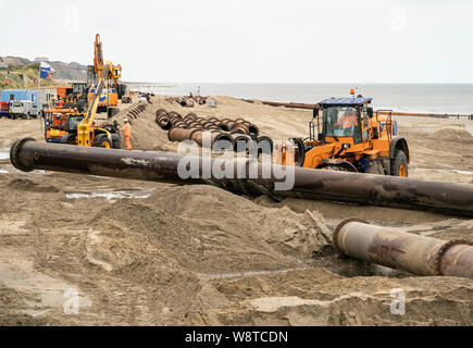 Bacton e Walcott sandscaping erosione costiera protezione, Bacton, Norfolk, Inghilterra, Regno Unito 11 agosto 2019 Foto Stock