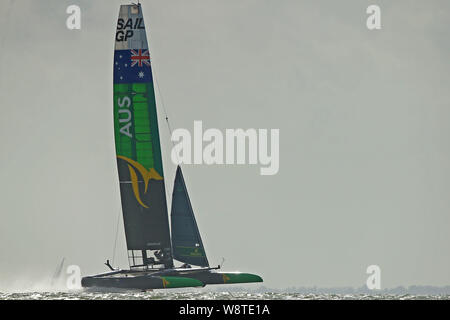 Cowes, Isle of Wight, Regno Unito. 11 Ago, 2019. L'Australia durante il SailGP weekend di gara svoltasi a Cowes, isole di Wight, Regno Unito. Credito: ESPA/Alamy Live News Foto Stock