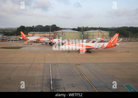 Londra, Regno Unito. 11 Ago, 2019. Un aeromobili EasyJet visto sulla pista dell'aeroporto di Gatwick di Londra. Credito: Amer Ghazzal SOPA/images/ZUMA filo/Alamy Live News Foto Stock